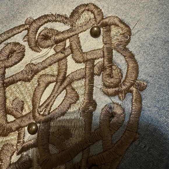 Vintage light wash denim with embroidery - Picture 4 of 5